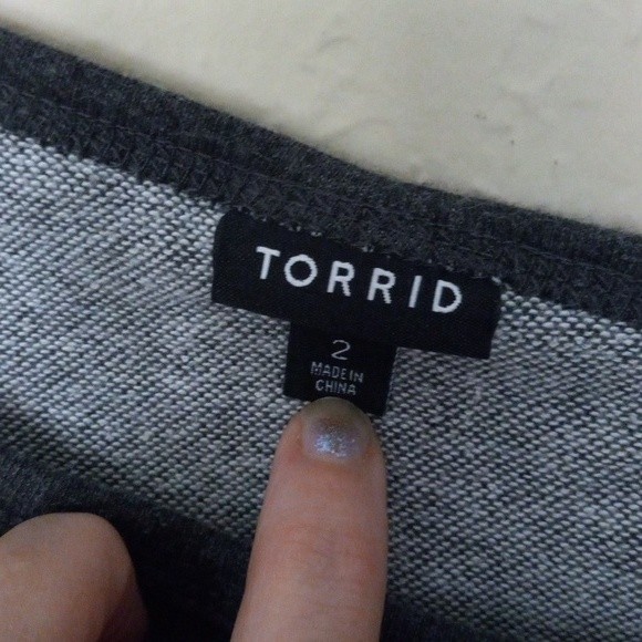 Torrid Pullover Sweatshirt Size 2 Stars Tiger Face Drop Shoulder - Picture 6 of 10